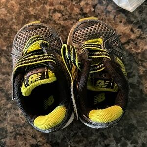 Size 2 baby shoes EUC